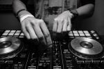 DJ : Comment Vivre de Sa Passion et Faire Danser Les Revenus ?